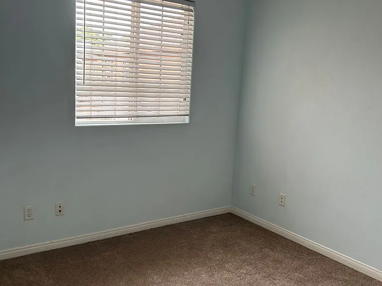 1925 Holt Rinehart Ave — Photo 15
