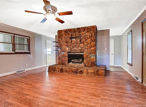 2nd image of 2027 Redwood Cir