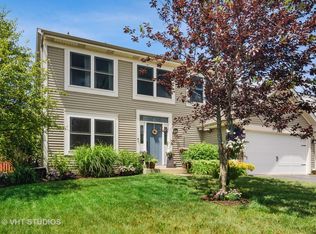 381 Mallard Ln, Sugar Grove, IL 60554