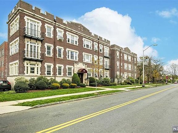2nd image of 61 S Fullerton Ave APT 33