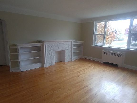 3rd image of 310 Blake Blvd