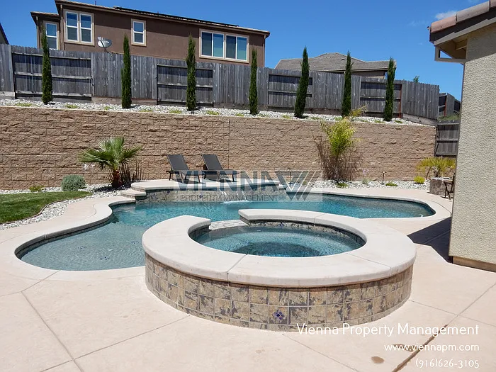 5635 Saratoga Cir — Photo 27