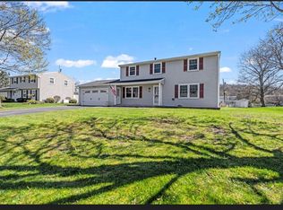 63 Maple Hill Farm Rd, Penfield, NY 14526