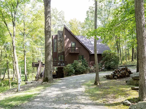 255 Smith School Rd, Farmington, PA 15437