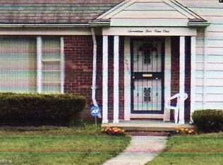 17591 Warwick St, Detroit, MI 48219