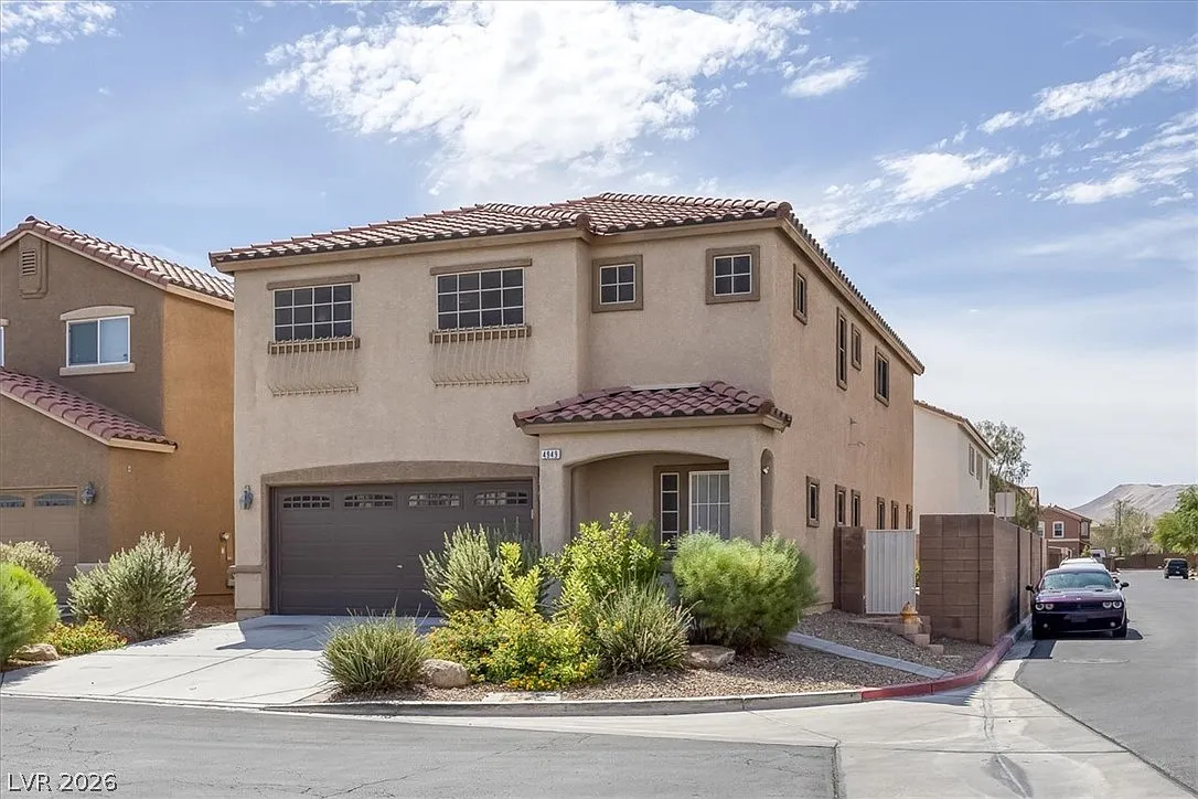 4 bed, 3.0 bath, 2579 sqft, $2,345 — Photo 4