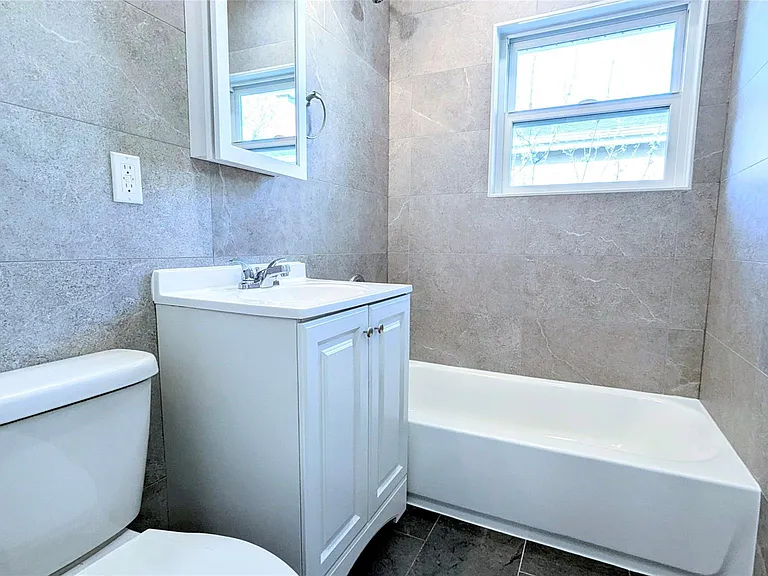 43 Yennicock Ave #2 — Photo 11