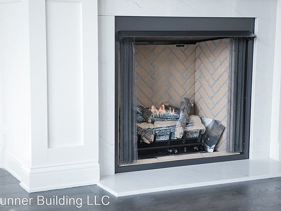 4th image of 936 N High St #305
