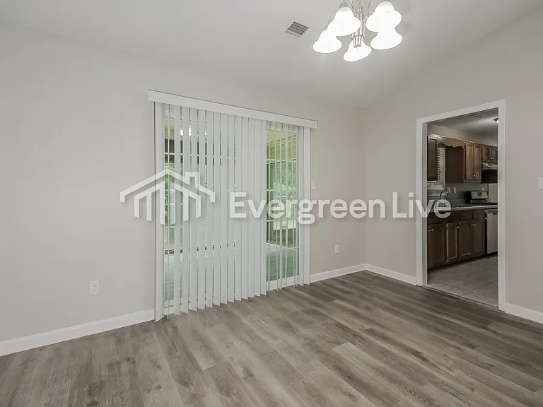 7064 Stoneridge Dr — Photo 6