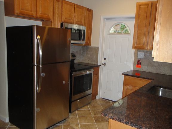 5th image of 434 W Queen Ln #1