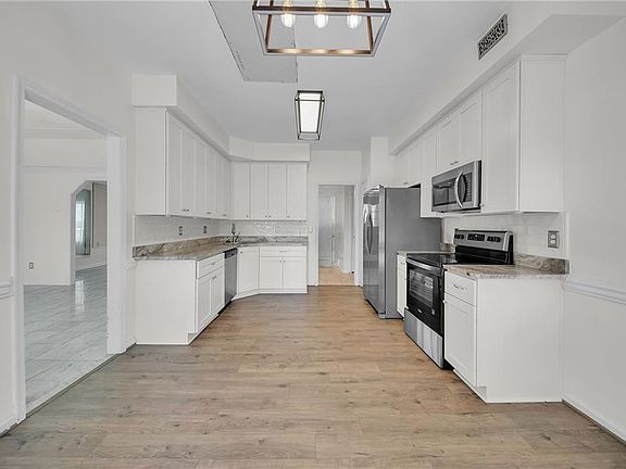 5th image of 884 Melrose Ter