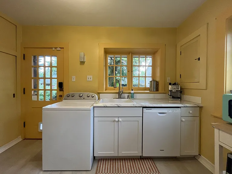 2430 SE Park Ave — Photo 8