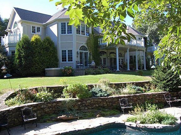 4th image of 176 Hidden Pond Dr