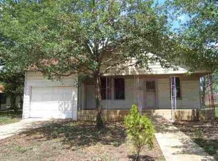207 S Washington Ave, Nixon, TX 78140