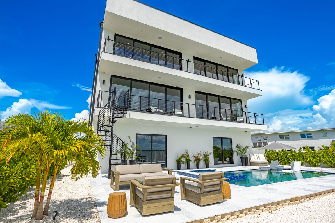 next background image