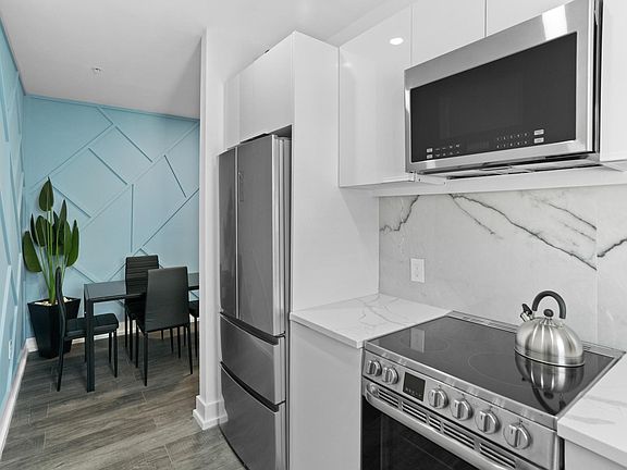 4th image of 927 S Howard Ave #14