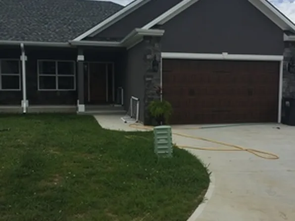 11648 Ridgeway Ct, Saint Joseph, MO 64505