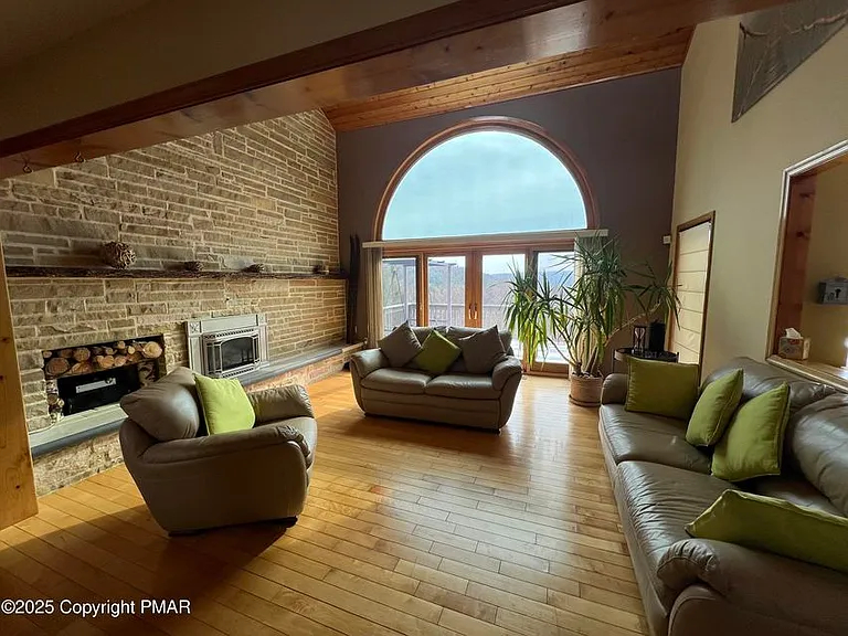 520 Maxine Dr — Photo 6
