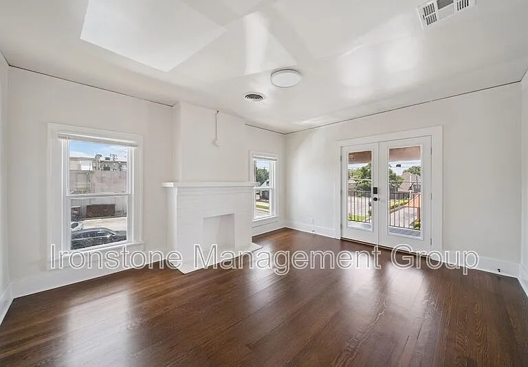 1435 S Peoria Ave — Photo 1