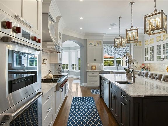 5th image of 2 Brighton Ct