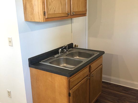 3rd image of 121 Fullmer St APT 9