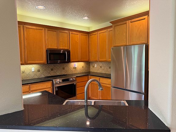 New appliances this year - never used. Quartz counters