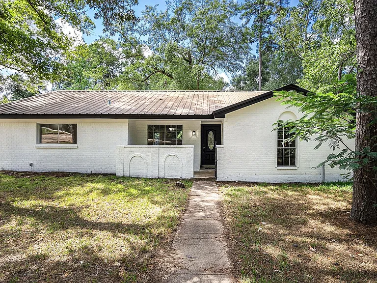 1702 Athens Dr — Photo 1