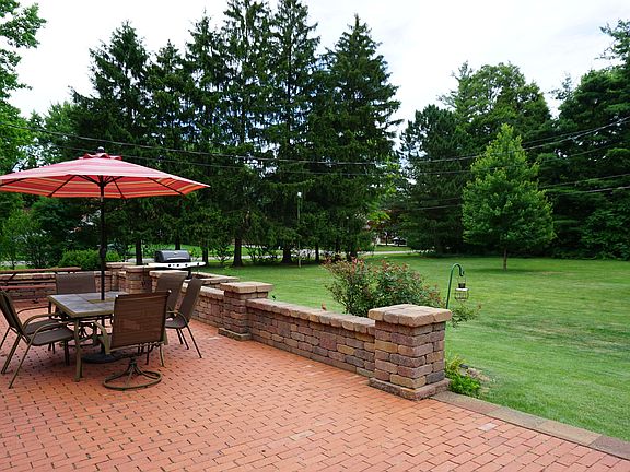 5th image of 122 Boyd Dr