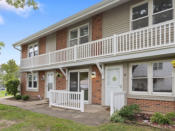 2nd image of 205 Emerson Ct Unit B