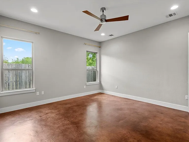 913 Stobaugh St #B — Photo 24