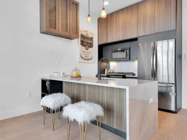 5-33 48th Avenue image 1 of 4