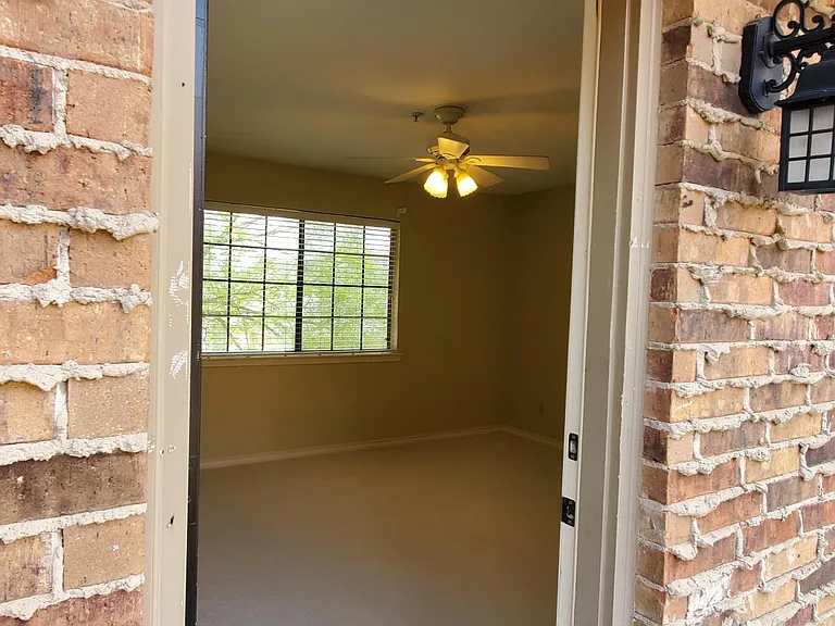 2nd entry way with direct access to Bedroom 1.