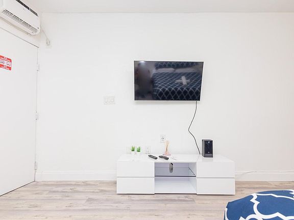 3rd image of 1446 Ocean Dr APT 15