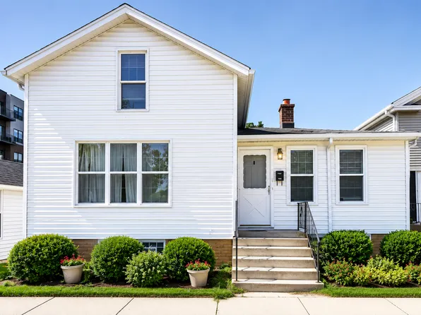 318 59th Pl, Kenosha, WI 53140