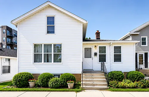 318 59th Pl Photo 1