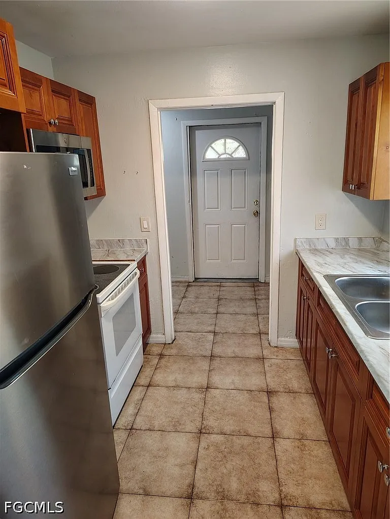 2 bed, 1.0 bath, 864 sqft, $1,400 — Photo 3