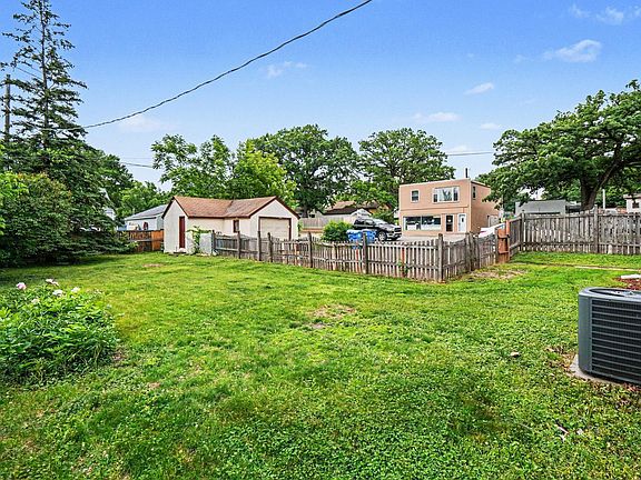 5th image of 3600 Noble Ave N