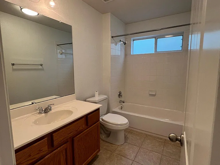 1101 Salem Park Ct — Photo 5