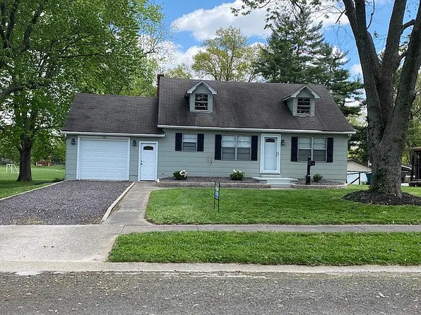 100 Hassinger St, Troy, IL 62294