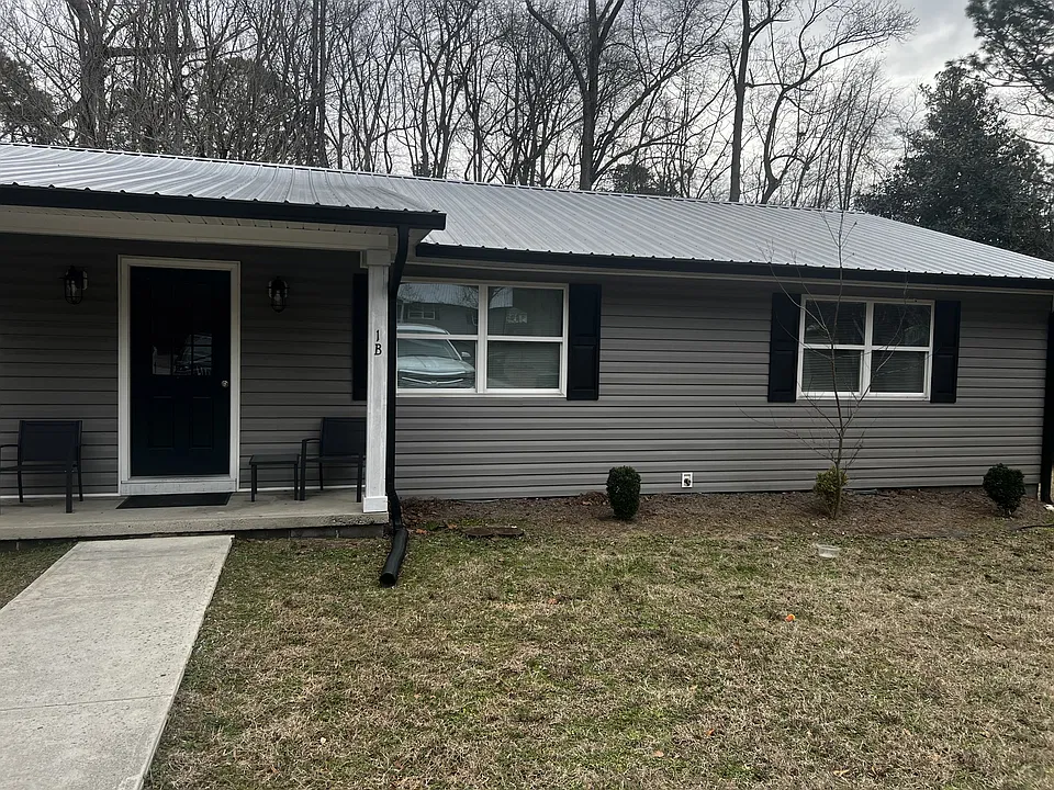 503 Longleaf Rd #1B