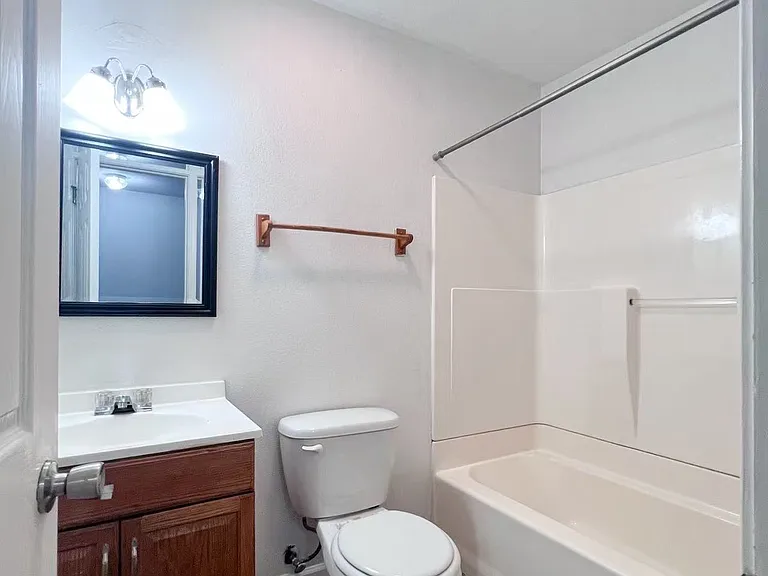 807 Vouray Dr #C — Photo 9