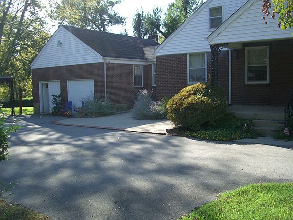 Side Drive and Entrance