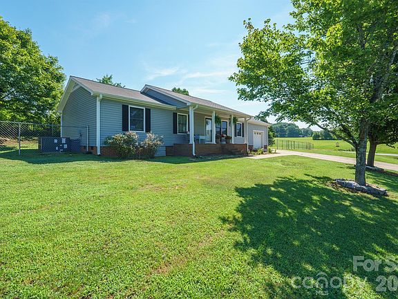 3rd image of 2384 Country Hollow Rd