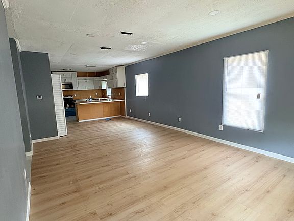 3rd image of 1305 Prosch Ave