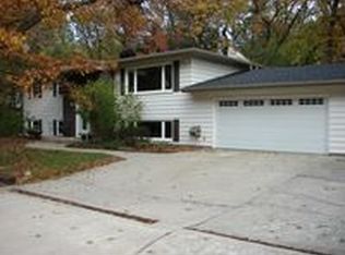 25 Woodland Trl, Portage, IN 46368