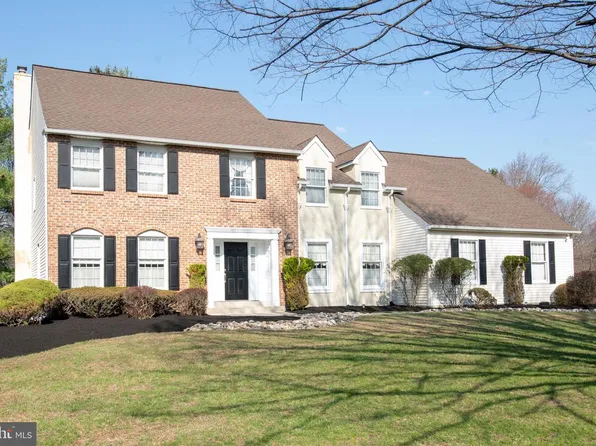 19 Zelkova Dr, Holland, PA 18966