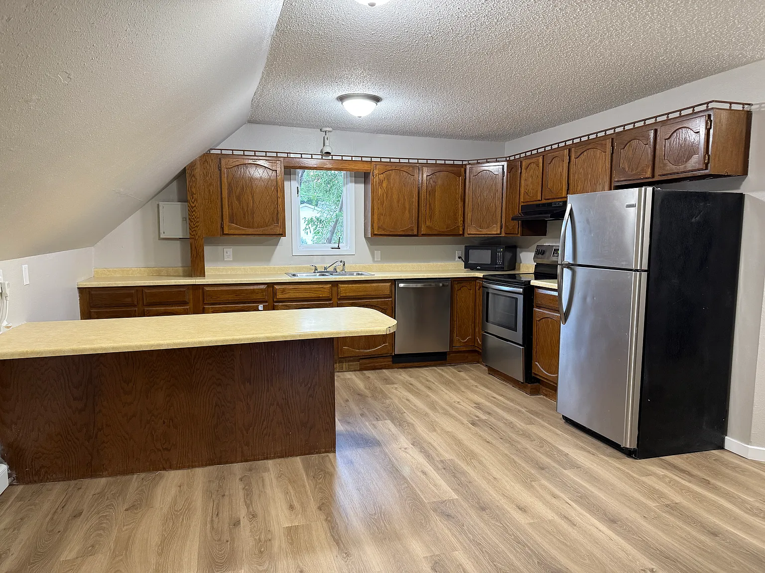 2 Bed 1 Bath Upstairs Unit — Photo 3