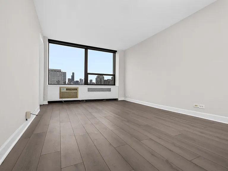 1360 N Sandburg Ter #2809C — Photo 4