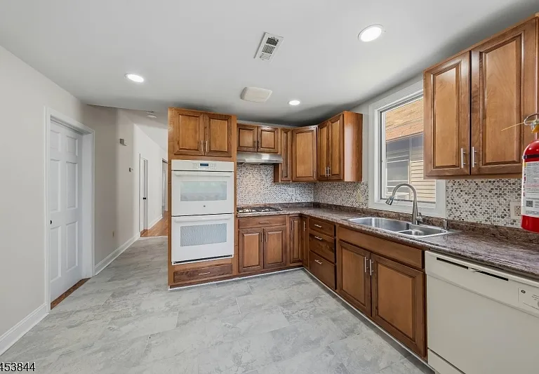 136 Elm St #1 — Photo 5