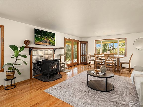 5th image of 22428 107th Avenue NE